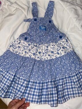 Oshkosh vintage 90s blue and white tiered floral teacup jumper dress. Size 4